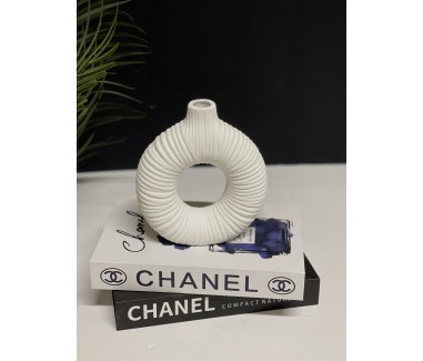 فازه ابيض صغير