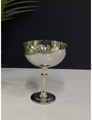 صحن فضي كبير بقاعده طويل