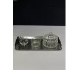 صحن فضي مع تمريه شفاف