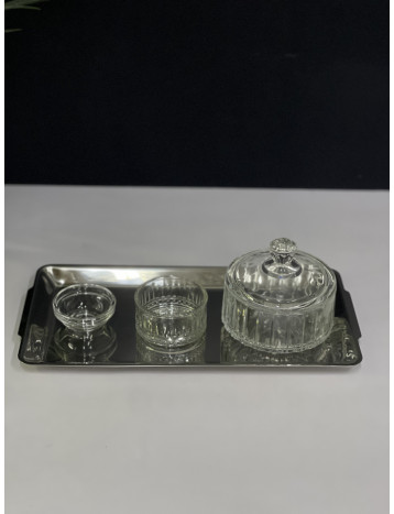 صحن فضي مع تمريه شفاف