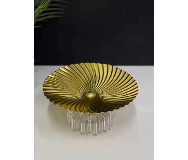 صحن تقديم ذهبي بقاعدة شفاف