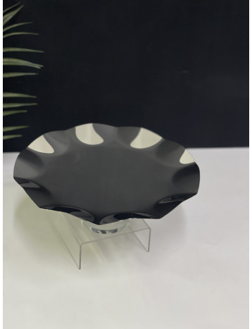 صحن بقاعدة كبير