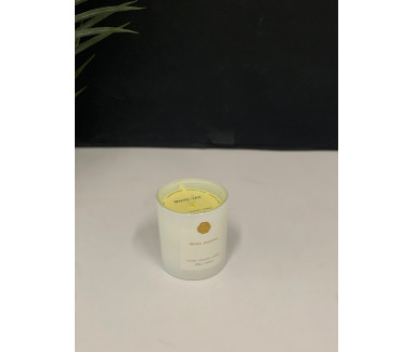 شمعة معطرة ابيض