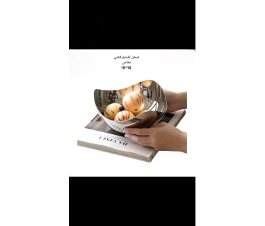 صحن فضي عميق وسط