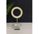 تحفة بقاعدة وسط