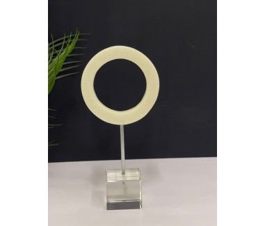 تحفة بقاعدة كبيره