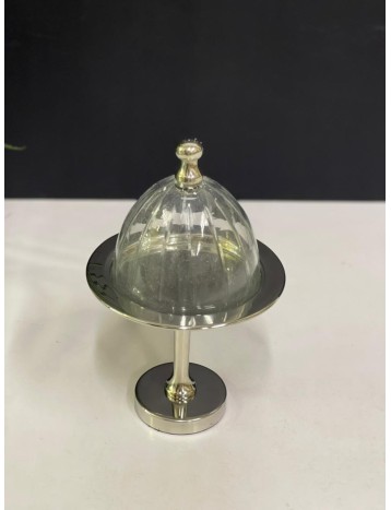 صحن فضي بغطاء زجاج 