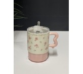 كوب وردي بغطاء