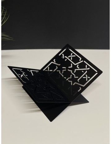 حامل كتاب اسود