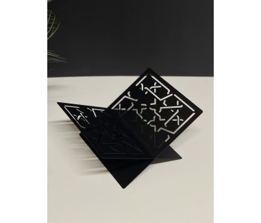 حامل كتاب اسود