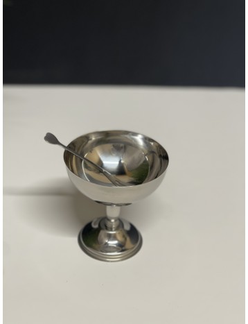 صحن فضي مع ملعقه