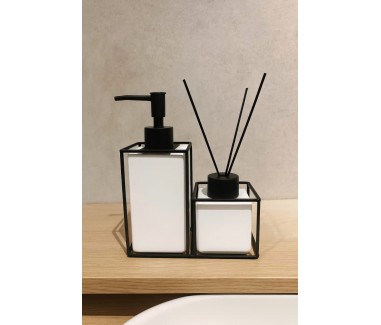 علبة صابون وعلبة فواحة ابيض