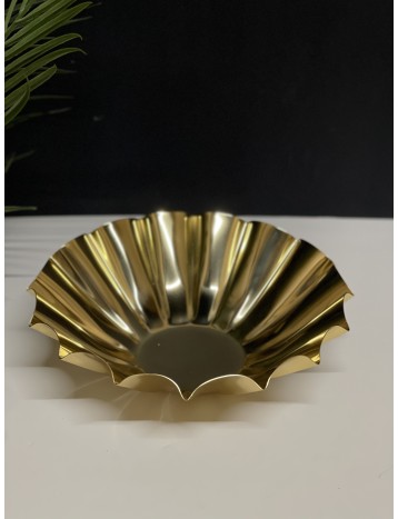صحن تقديم ذهبي كبير 