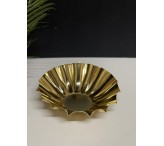 صحن تقديم ذهبي وسط