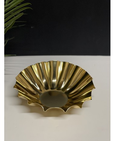 صحن تقديم ذهبي وسط