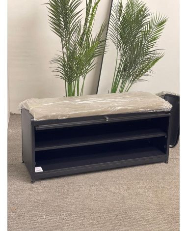 رف تخزين مع جلسة كبير