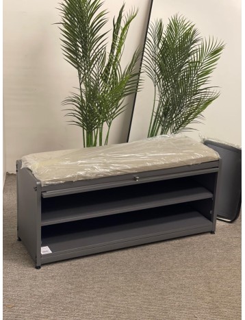 رف تخزين مع جلسة كبير **