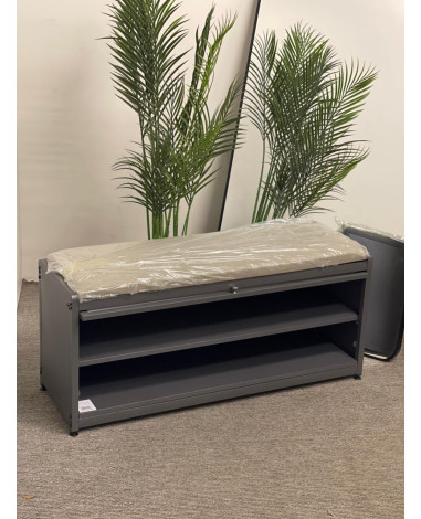 رف تخزين مع جلسة كبير **