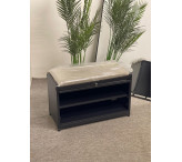 رف تخزين مع جلسة