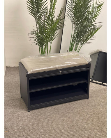 رف تخزين مع جلسة