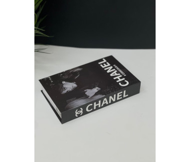 كتاب CHANEL اسود