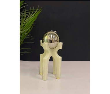 تحفة ديكور فضي وسط