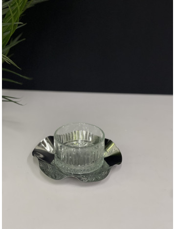 صحن مع قاعدة فضي