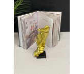 تحفة ديكور ذهبي